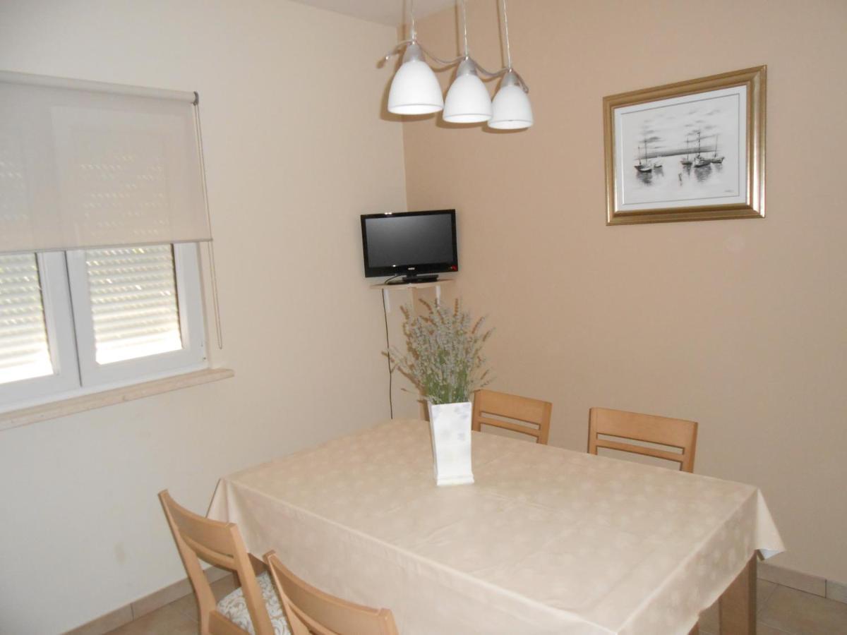 Apartments With A Parking Space Okrug Gornji, Ciovo - 13859 Trogir Exterior foto